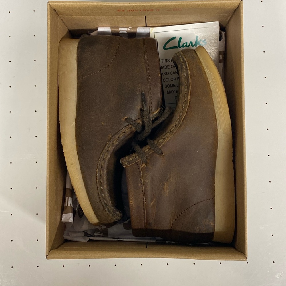 Clark Wallabee originals In Box, size 7.5 wide little kids